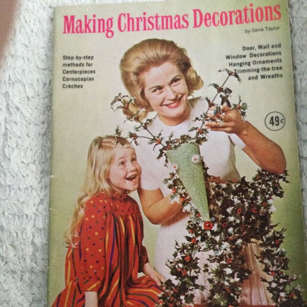 Christmas Decor  Crafts Booklet -Ornaments -Nativity -TreeTrim -Wreaths -Snowmen